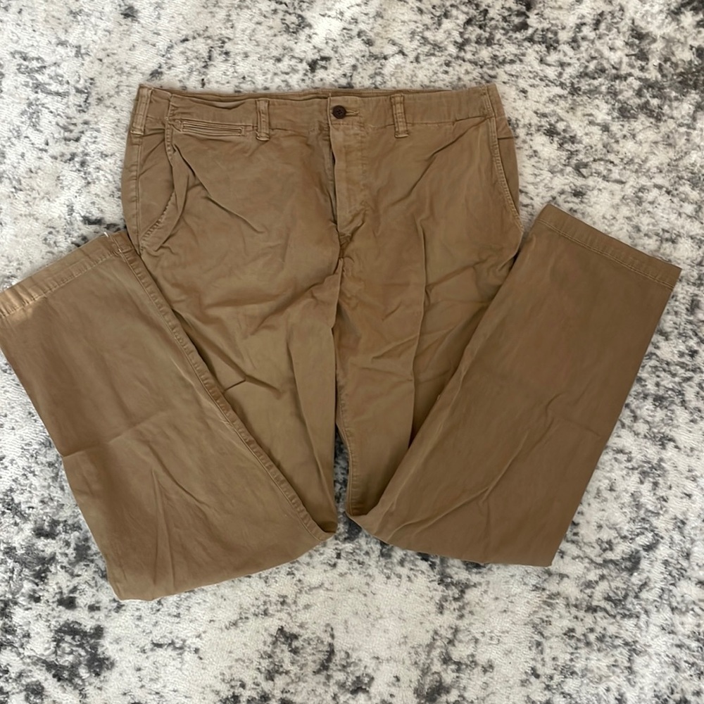 Men khakis